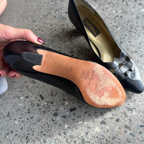 Sesto Meucci Women’s 8.5 Narrow Black Leather Cutout Heels Kitten - Picture 3 of 3